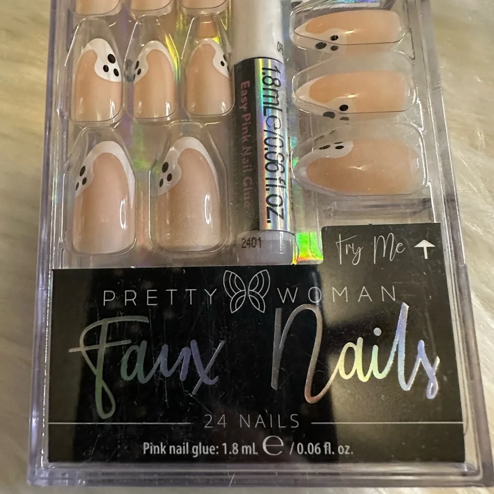 🩷5/$10 Faux Nails - Cream Ghost Design